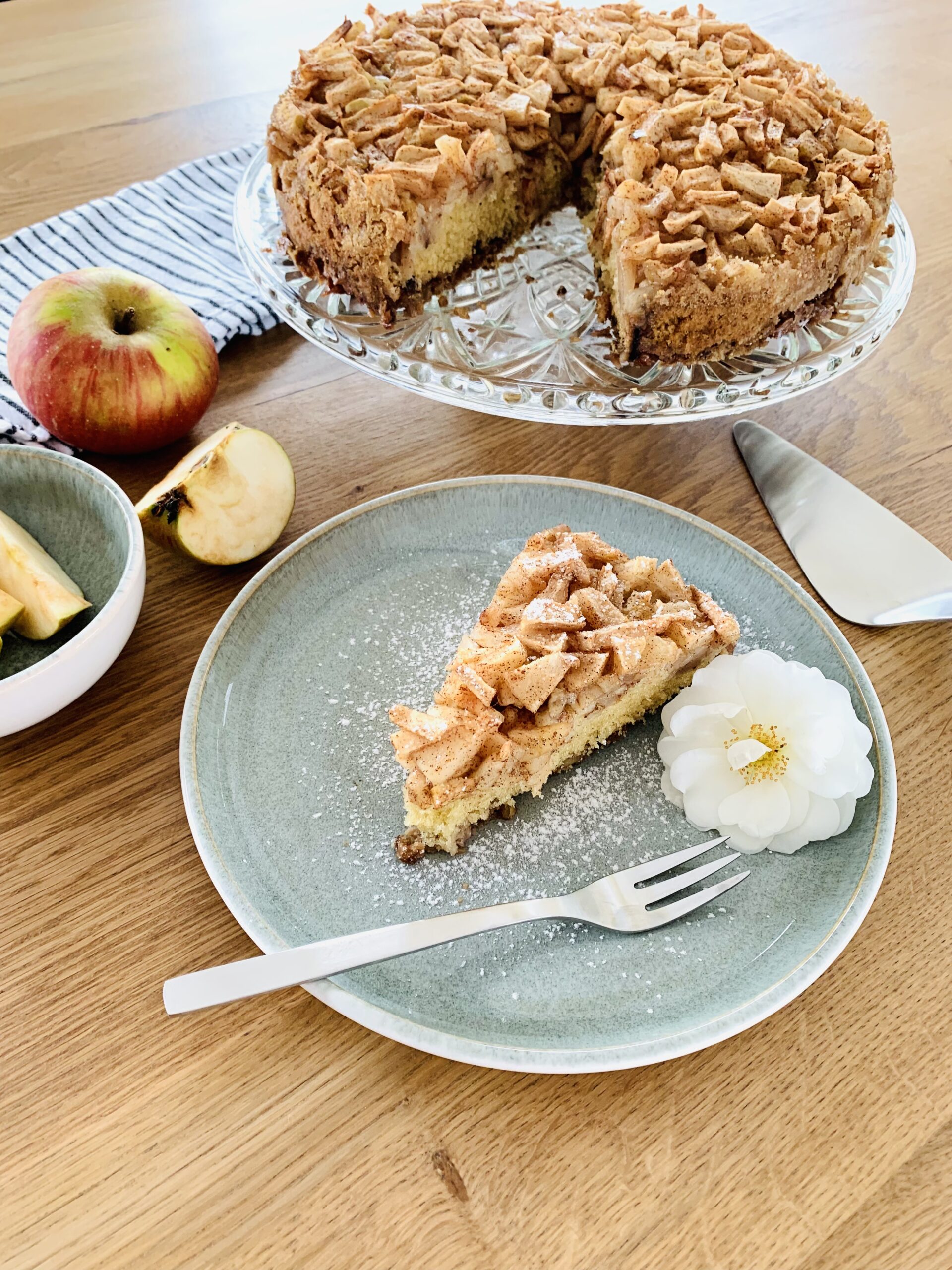 Apfelkuchen mit Walnüssen ohne Zucker